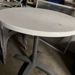 TABLE WITH METAL CHAIRS 