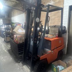 Forklift 