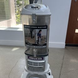 Shark vacuum Navigator lift away 