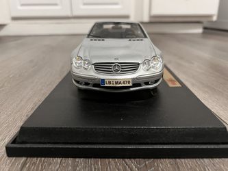 Diecast 1/18 Scale Silver Mercedes-Benz SL 55 AMG maisto great condition just missing both mirrors