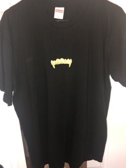 Supreme fronts T size M