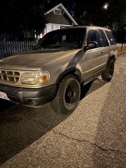 2000 Ford Explorer