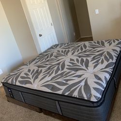 KING SEALY PILLOW TOP AND FREE BOX SPRINGS 