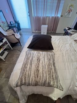 Xtra Large Pillow BRAND NEW