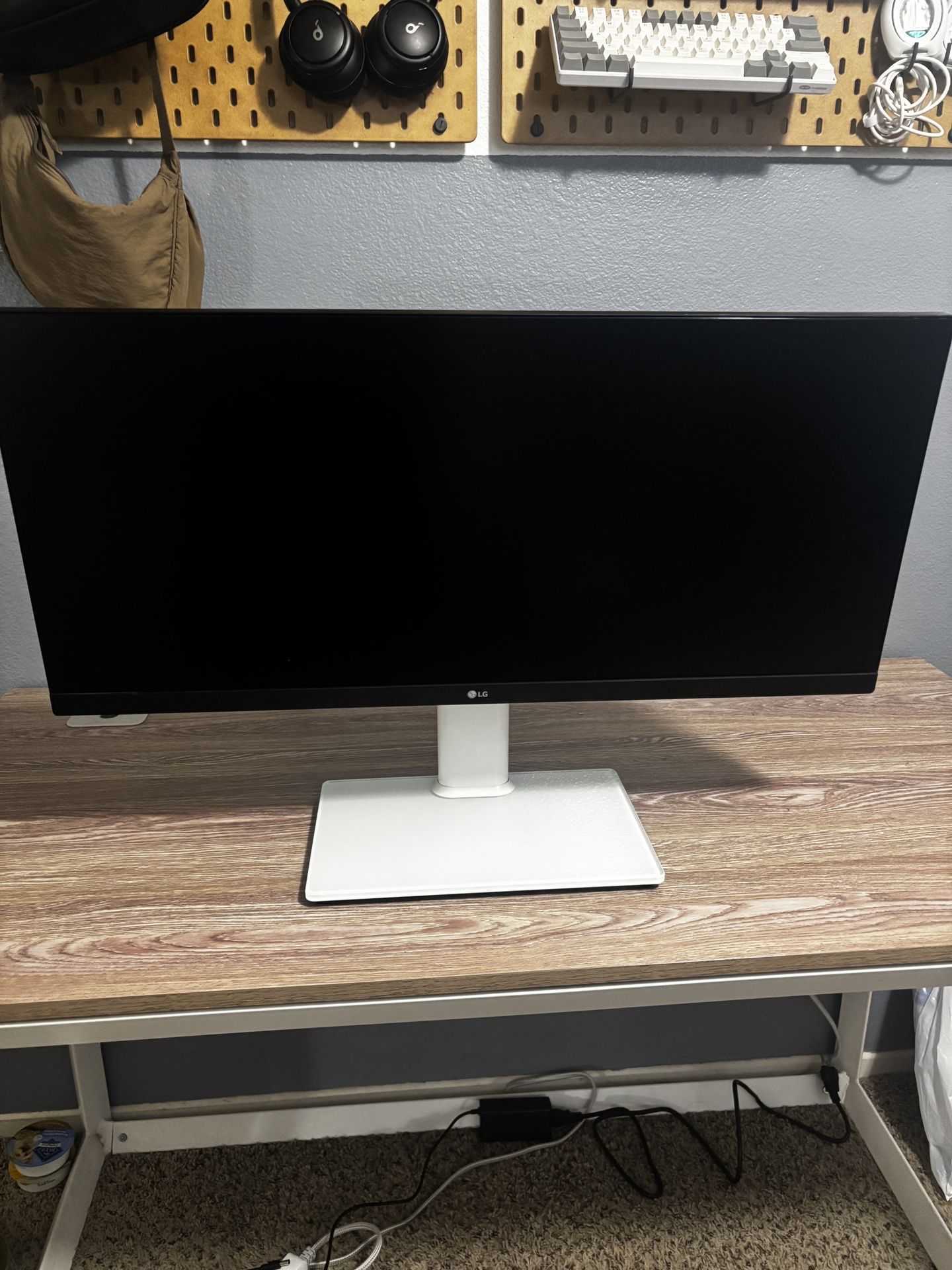 Computer Monitor LG 27 Inch Wide Screen