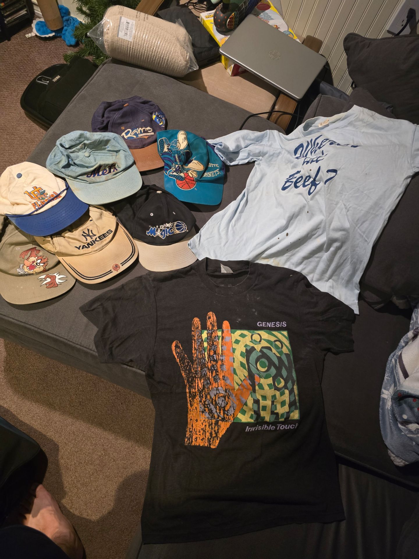 Vintage Clothing Lot 2x tshirts 7x hats