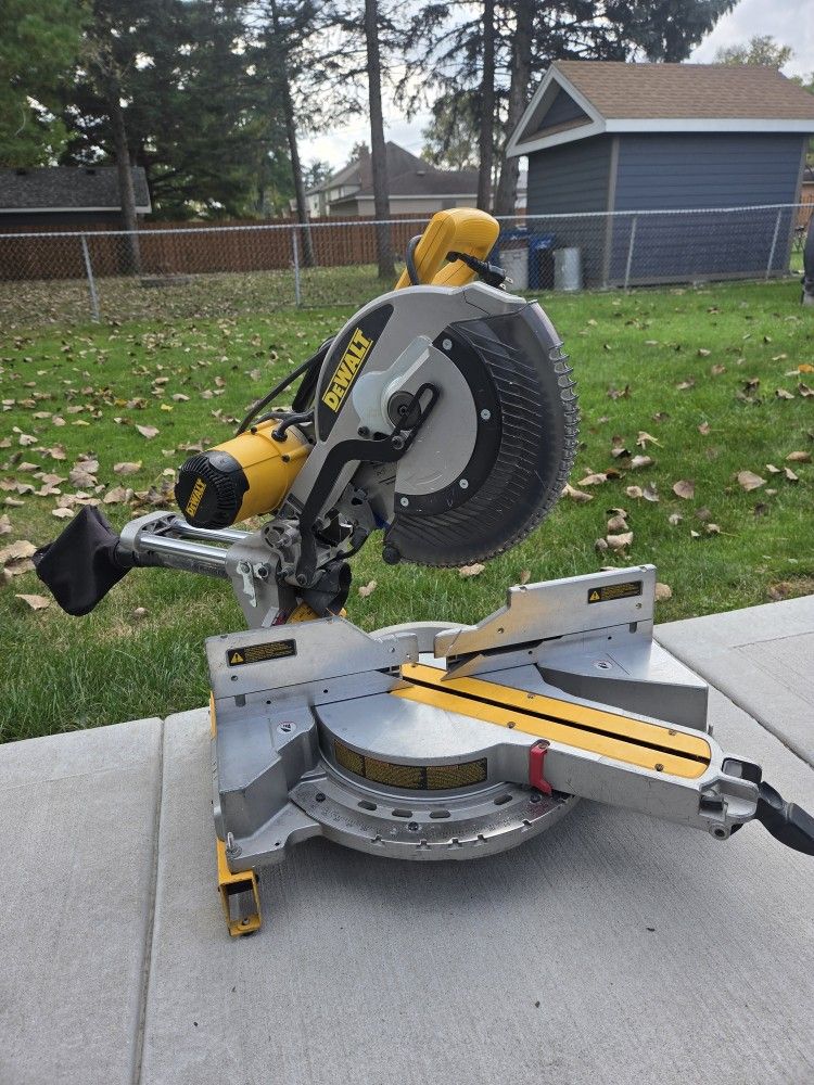 DeWalt double bevel 12" miter saw DWS 780 XPS