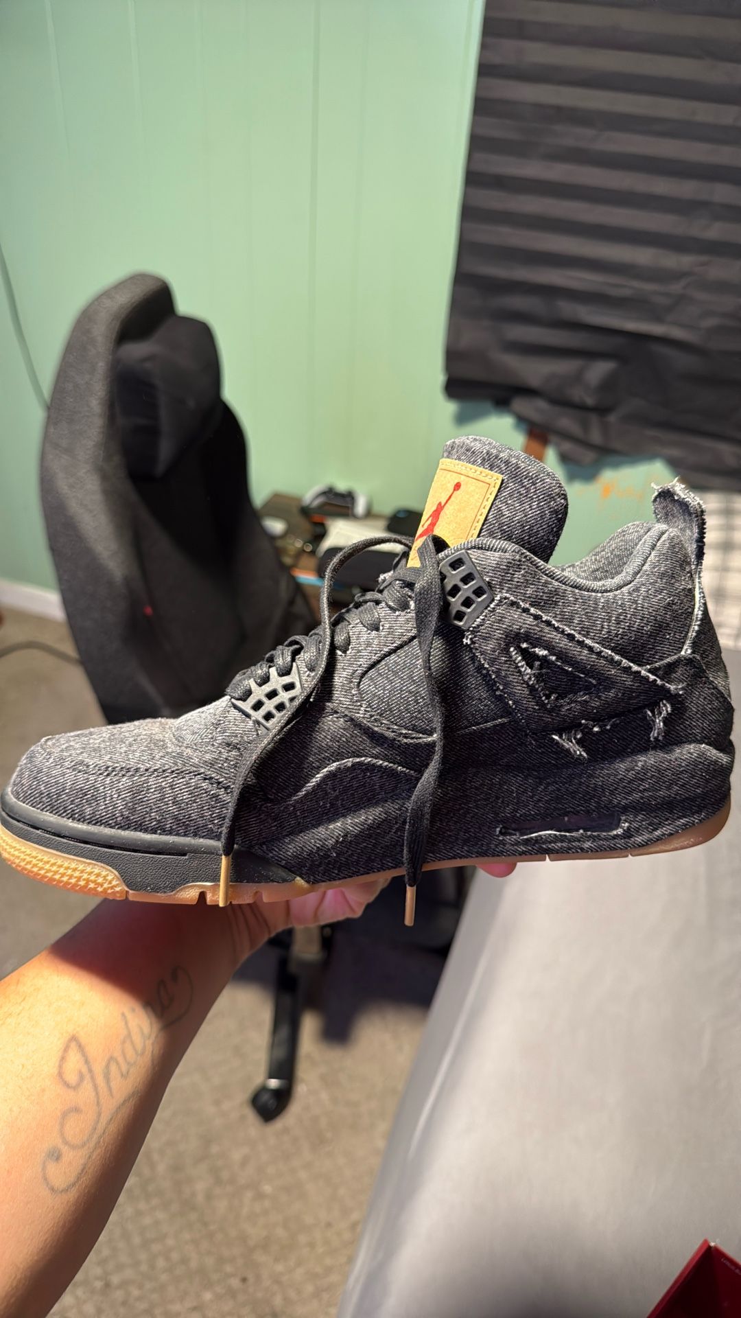 Jordan Retro 4 Levi’s Never Worn Size 11