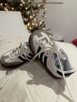 Samba Shoes Size 5 New $45