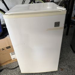 Mini Fridge 