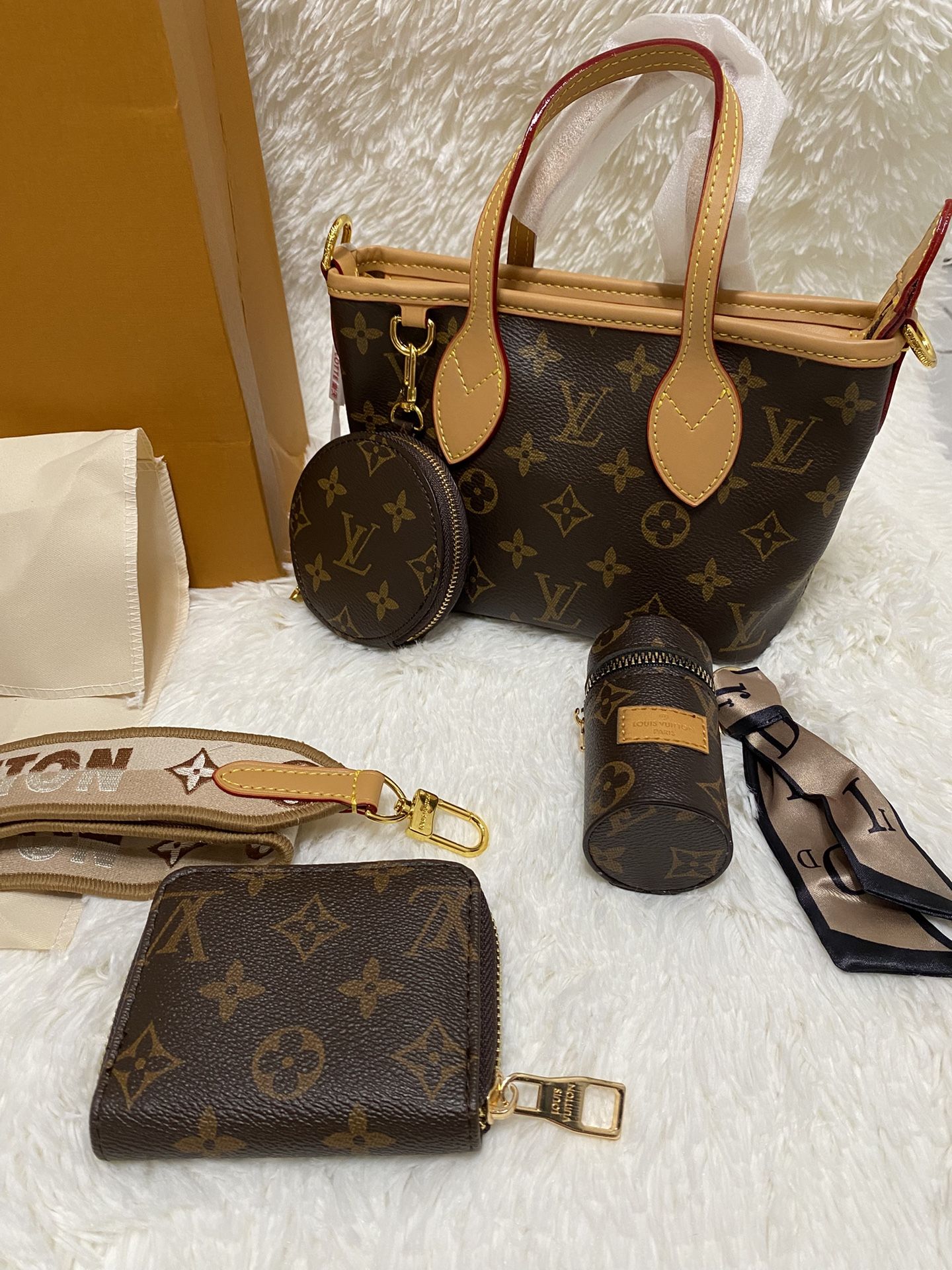 Beautiful Mini Tote/ Cross Body LV Bag Set