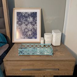 ✨ Beautiful King Bedroom Set – Includes Bonus Mirror – $360 OBO ✨
