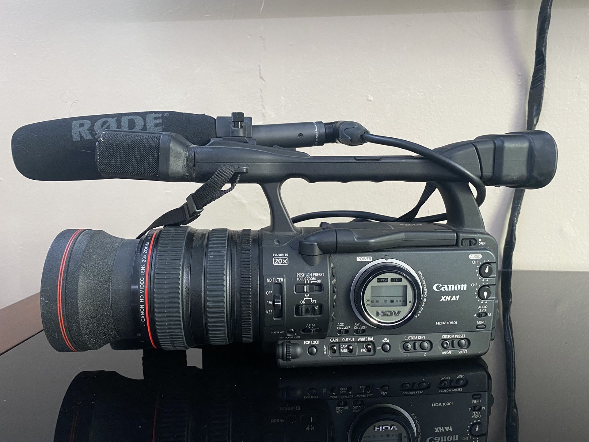 Canon XHA1 Is With HDV 1080i Camera W/ RODE Microphone for Sale in