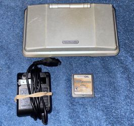 SILVER NINTENDO DS HANDHELD CONSOLE WITH VIDEO GAME & CHARGER