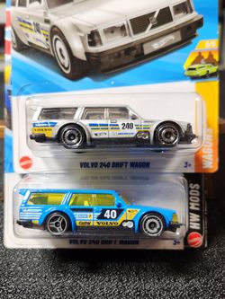 2 Hot Wheels Volvo Drift Wagon