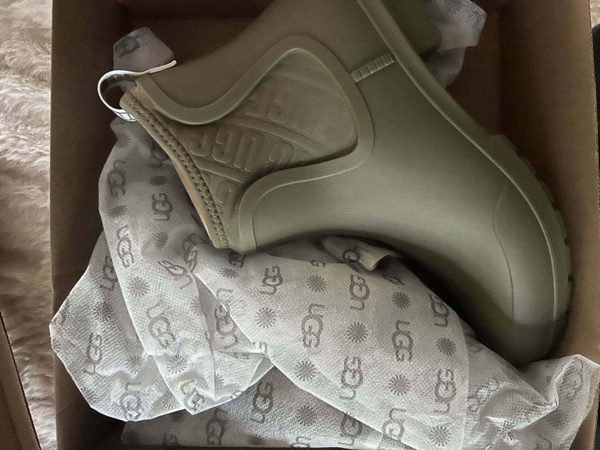 UGG Chevonne Rain Boots (Women’s Size 8) - Olive