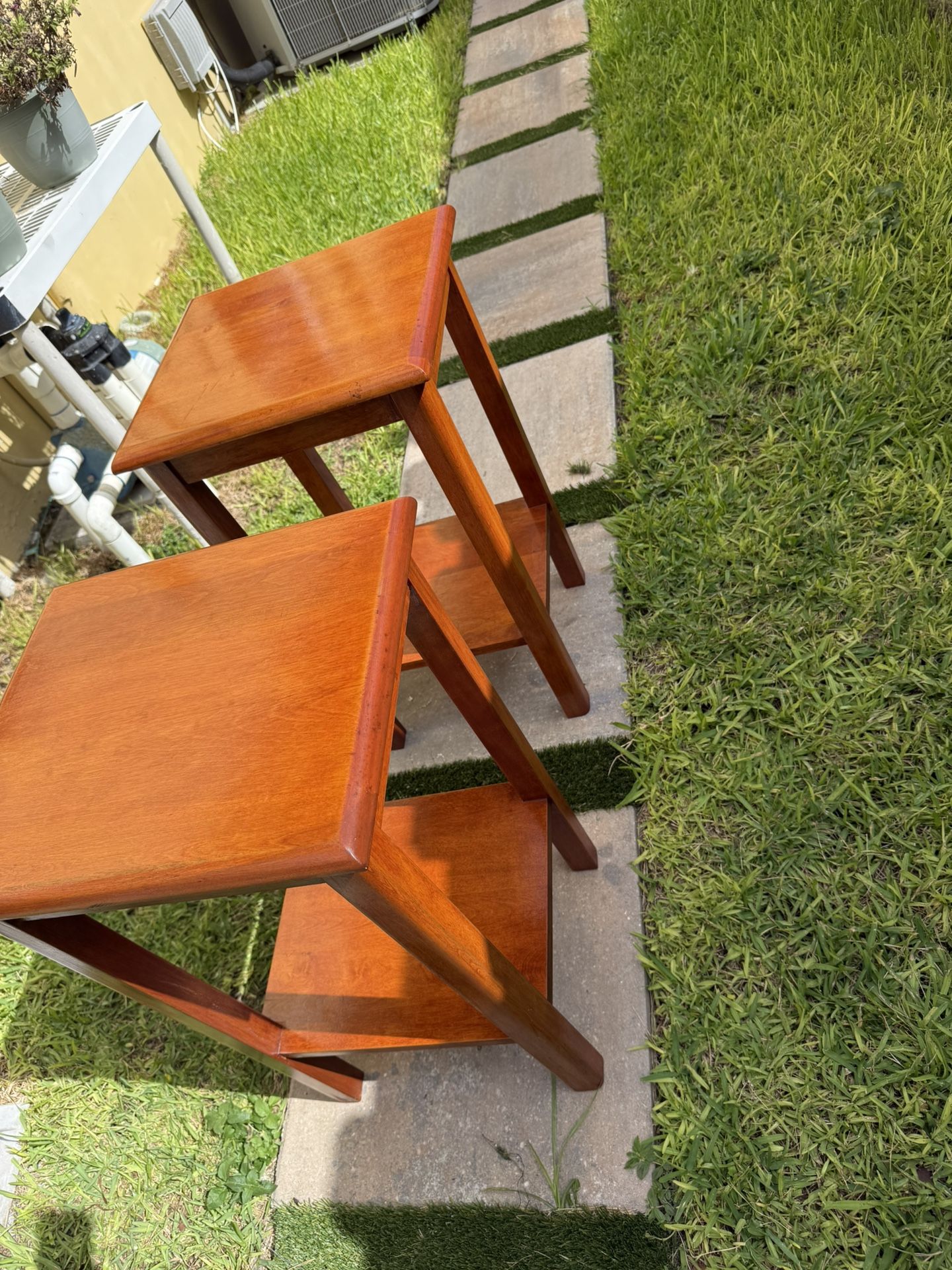 (2) GOLDEN OAK ACCENT/ SIDE/END TABLES