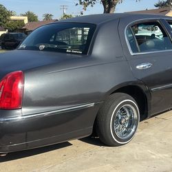 2000 Lincoln Town Car