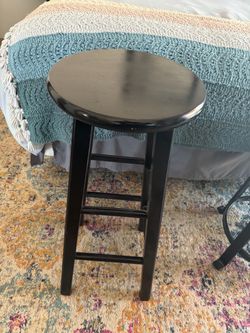 1 Bar Stool
