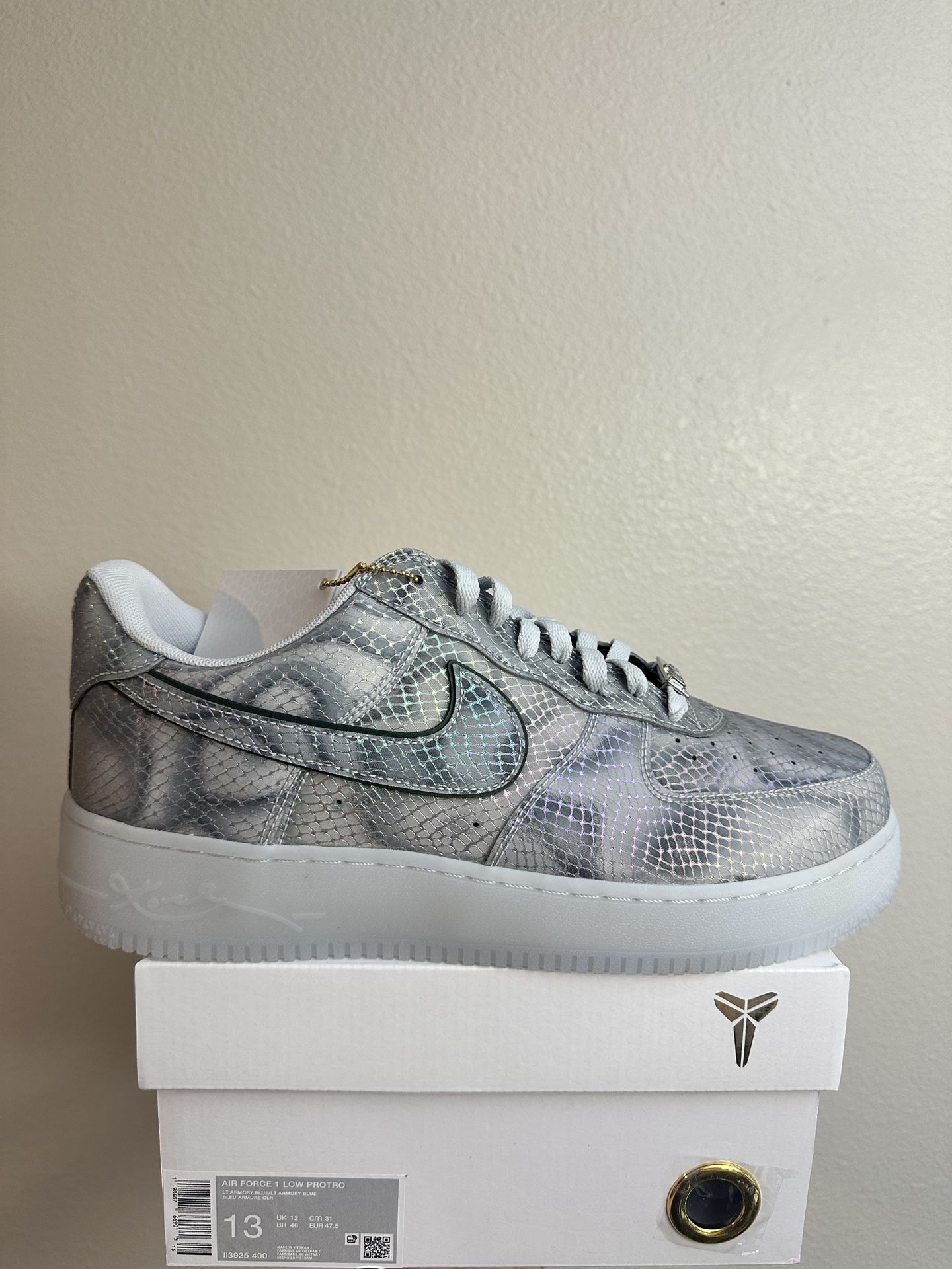 Men Kobe Nike Air Force 1 Low Size 13 Lenticular