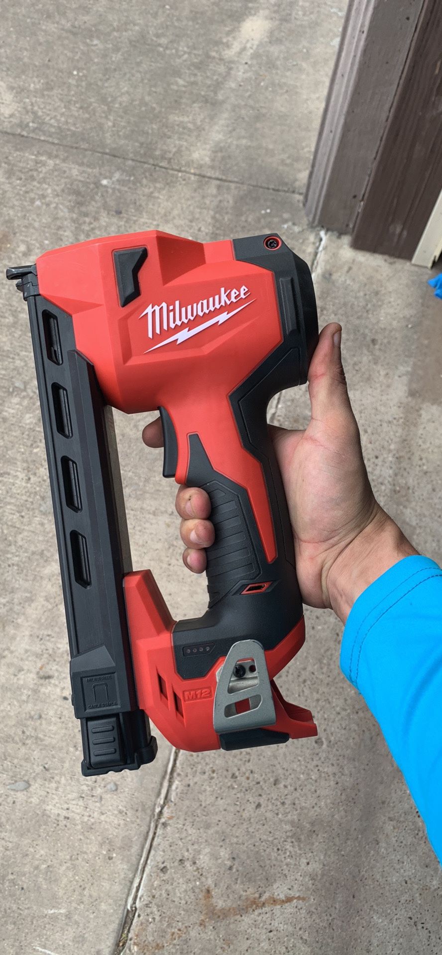 Milwaukee M12 Cable stapler 