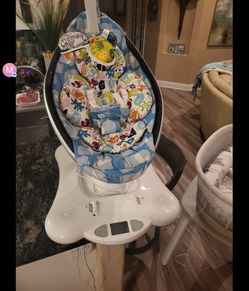 Used 
4moms MamaRoo Swing,