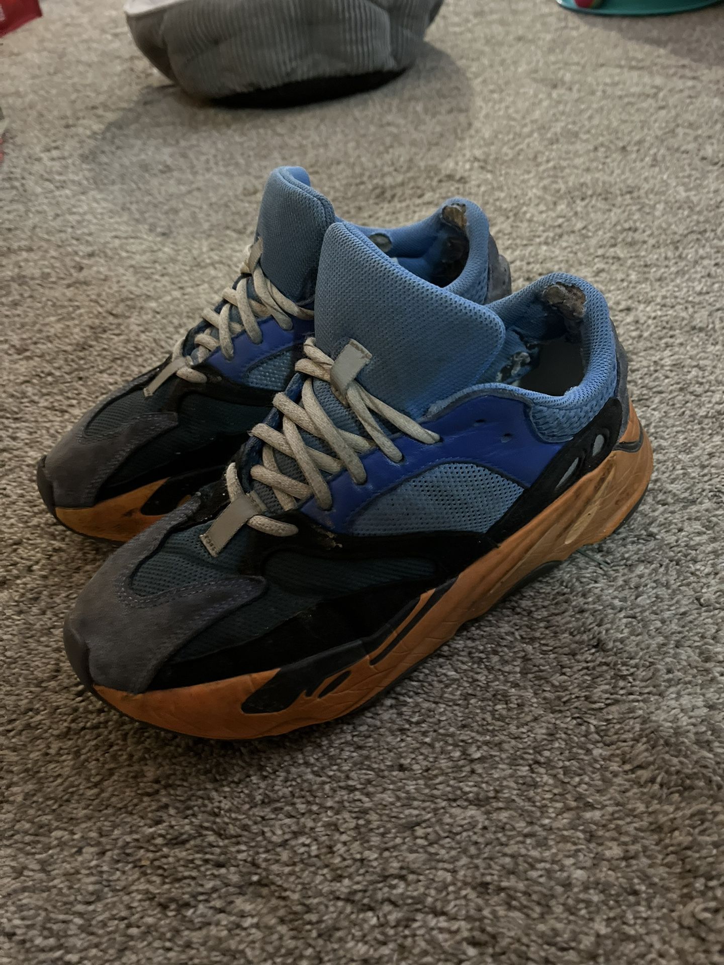 Yeezy Wave Runners Size 8.5