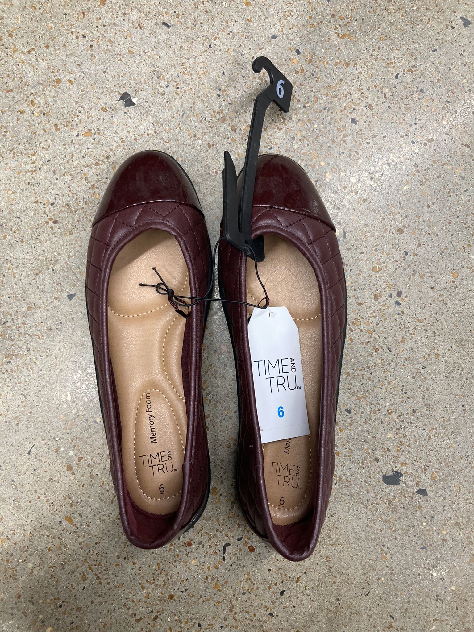 NWT Women Memory Foam Flats Size 6