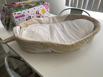 Baby snuggle nest