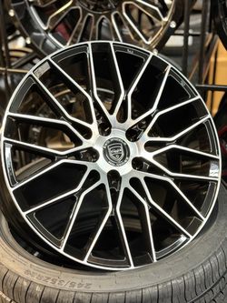 GWG apara honda accord en 18 pulgadas con diamantado en la cara. Financiamiento disponible apartir de 50$ de inicial.
