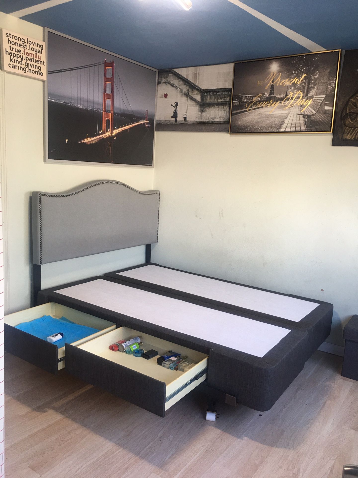 🎈beautiful Queen Size Bed Frame 🎈
