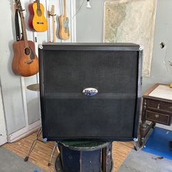 B-52 AT-412A 480W 4x12 Mono/Stereo Guitar Cabinet 