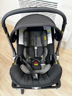 Doona Nitro Black Car Seat and Stroller with base