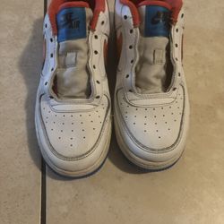Kids Size 5 Nike Shoes