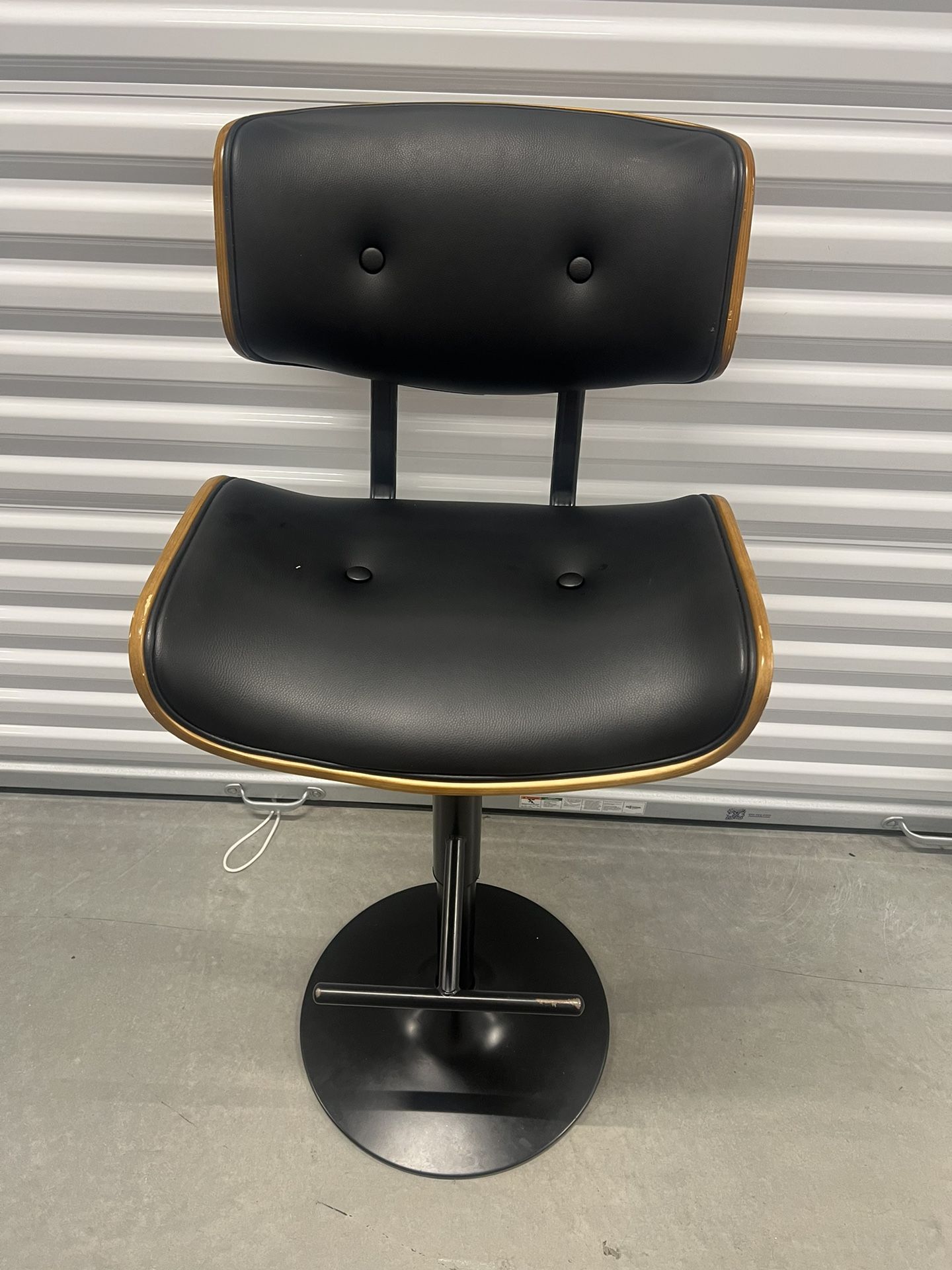 Lumisource Bar Furniture 19.75"Wx21"L High Back Faux Leather 1-Stools Black good condition minor scratches. Pick up 31705 FL-54, Wesley Chapel, FL 33