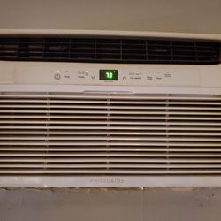 Wall AC Frigidaire (NO GAS). Out of freon 