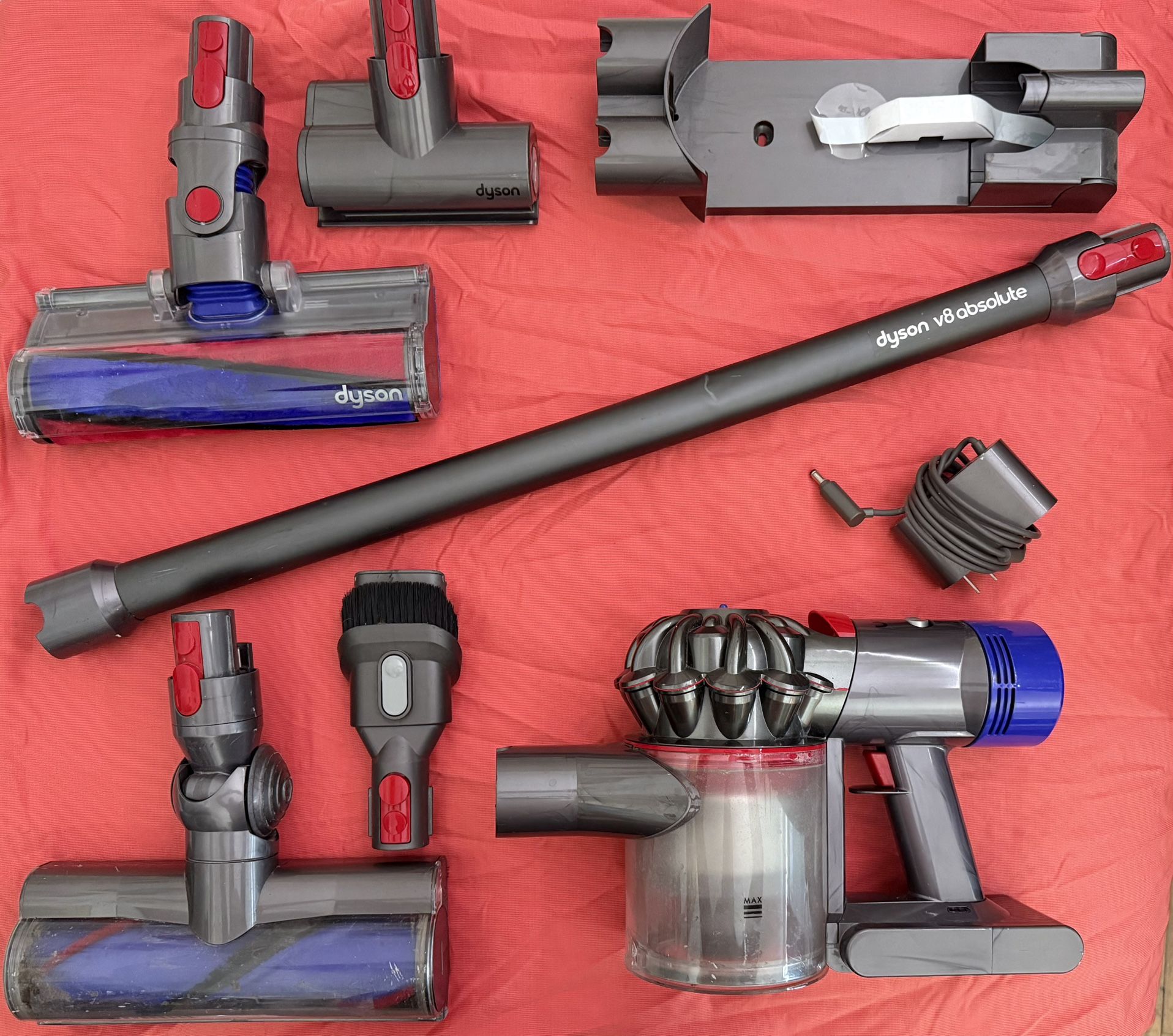 Dyson V8 Absolute Animal Cordless Vacuum - Great Condition with Essential Attachments