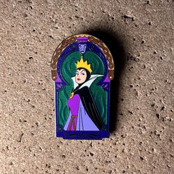 DL Evil Queen Portrait Snow White And The Seven Dwarfs Villain Disney Pin (C8)