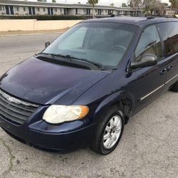 05 Chrysler town and country, 167K, Smog, runs and drives well