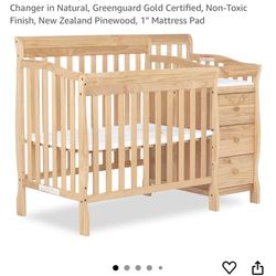Dream on me Mini Crib With Changing Table
