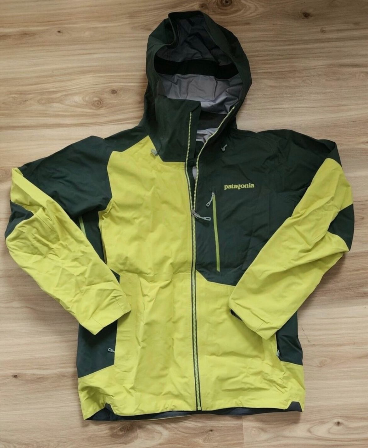 Patagonia Rain Ski Snowboarding Jacket Men’s Medium