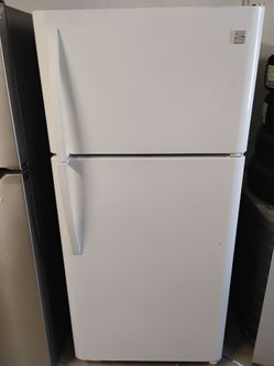Frigidaire refrigerator 2 door top and bottom