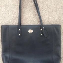 Authentic Coach black pebble leather tote New like condition