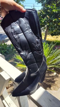 Lady boots size 6.5