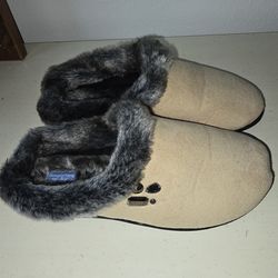 Simply Vera Wang Slippers - size 7-8 medium