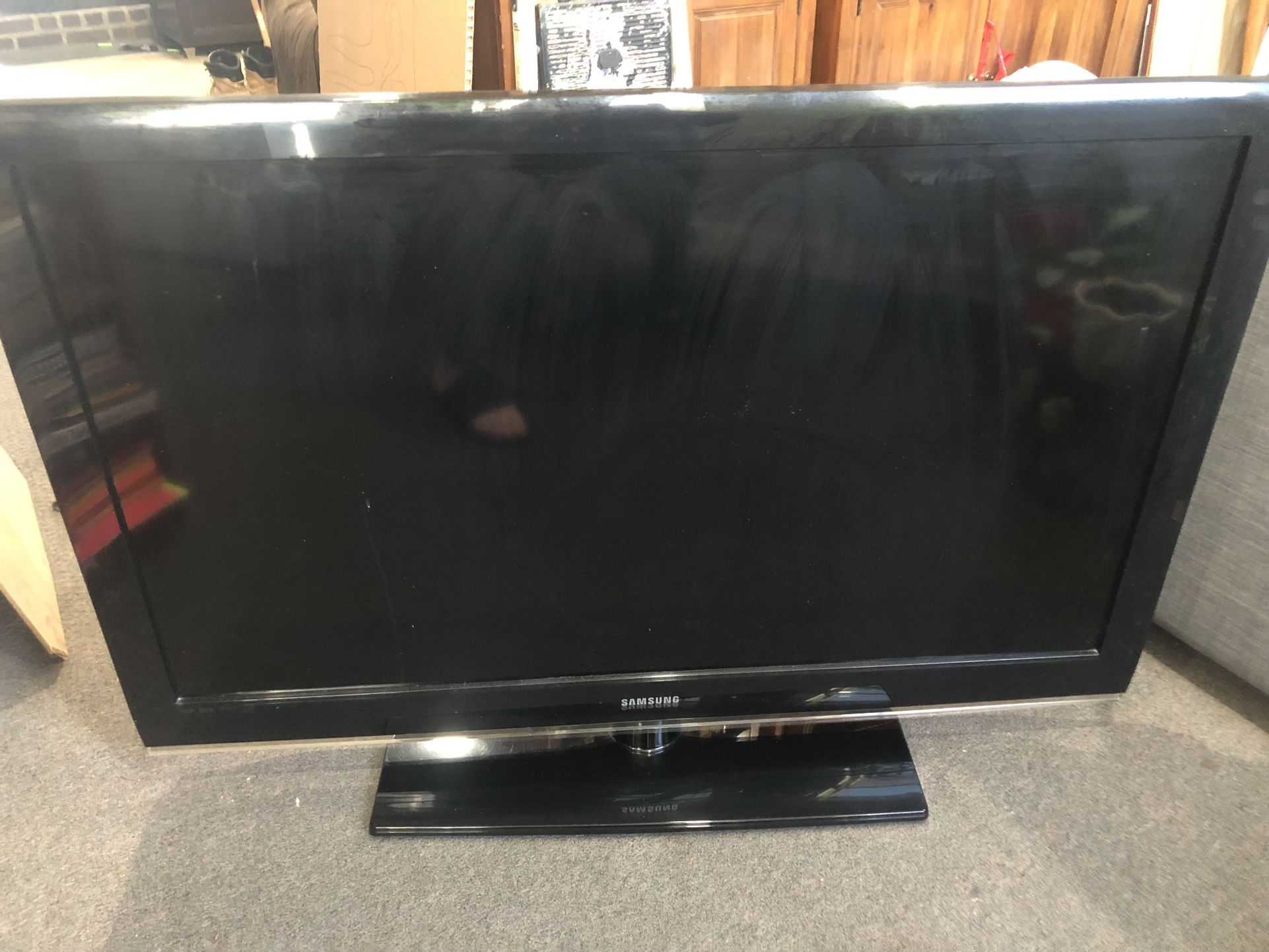 SAMSUNG TV Price Can Be Negotiated 46 Inches- Make An Offer