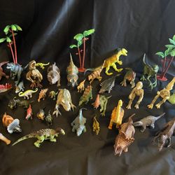 Dinosaur Figurines- set of 40- mixed brands- used but good shape LOT B 