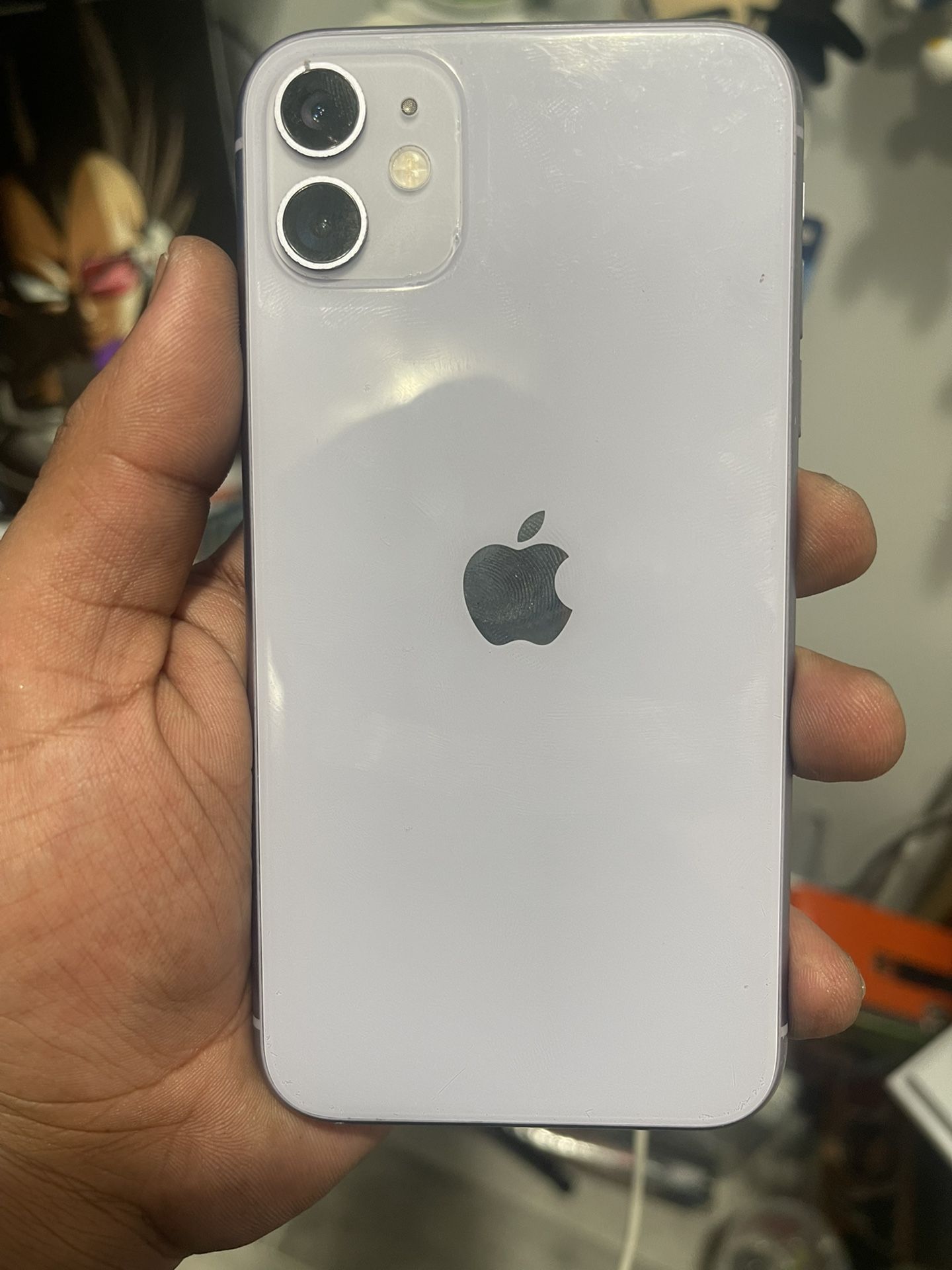iPhone 11 Purple Att