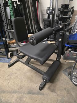 Titan fitness leg extension / leg curl commercial gym equipment exercise plate loaded weight machine