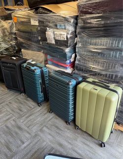 HUGE LUGGAGE SALE! 100+ PIECES | NEW & LIKE NEW! Come Sunday 10/11  (set up time via messenger)